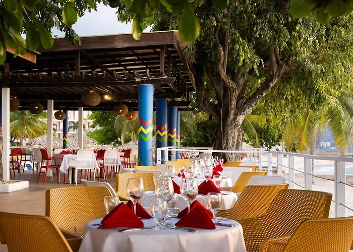 Grand Decameron Cornwall Beach, A Trademark All-Inclusive Resort Montego Bay