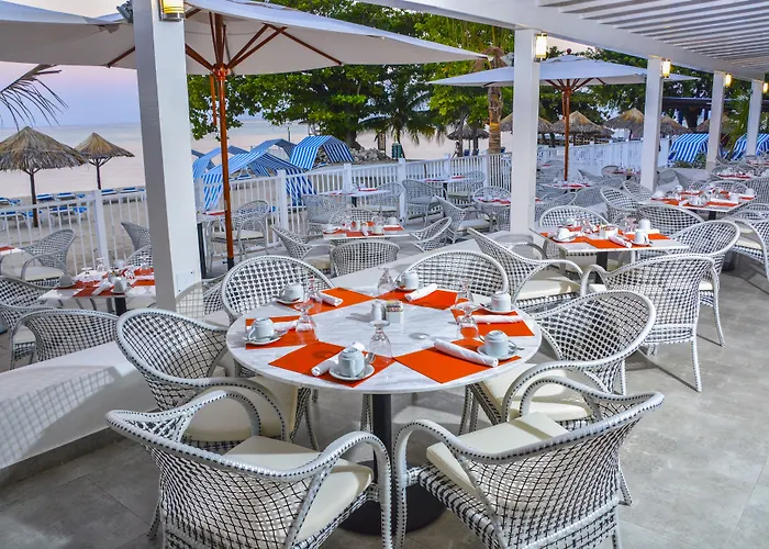 Grand Decameron Cornwall Beach, A Trademark All-Inclusive Resort Resort 4*