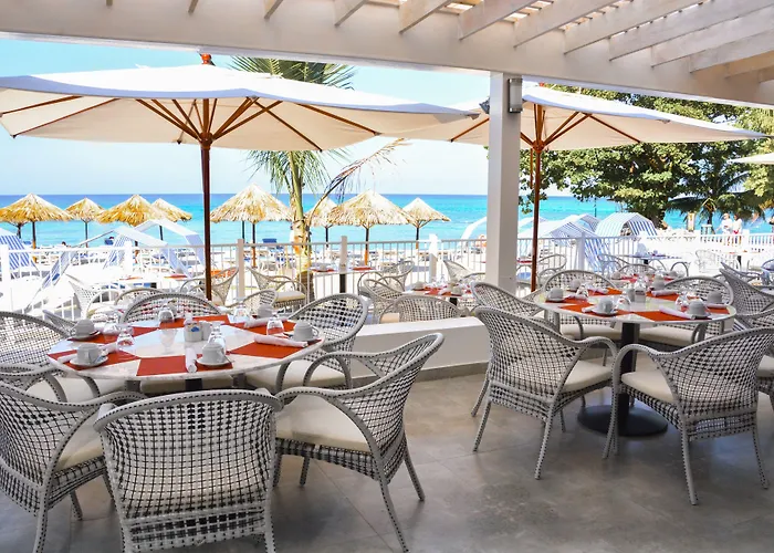 Resort Grand Decameron Cornwall Beach, A Trademark All-Inclusive Resort 4*