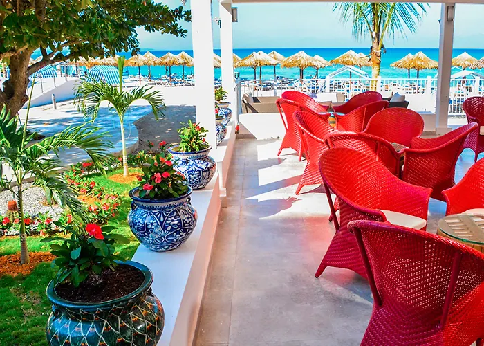 Grand Decameron Cornwall Beach, A Trademark All-Inclusive Resort 4*