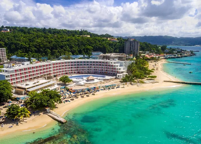 Grand Decameron Cornwall Beach, A Trademark All-Inclusive Resort 4*